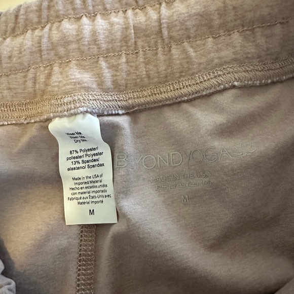 NWT Beyond Yoga Worked Up Shorts - Picture 5 of 8